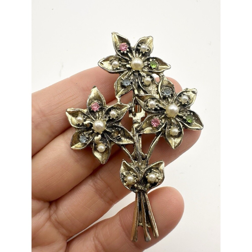 Vintage Gold Tone Pot Metal Rhinestone Flower Brooch READ